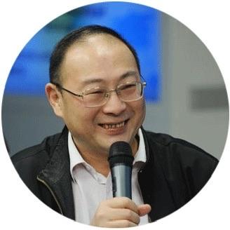 老拿金灿荣"翻车"笑话他，有点冤。台海这摊事儿，外边搅局的、岛内变脸的，比天气预