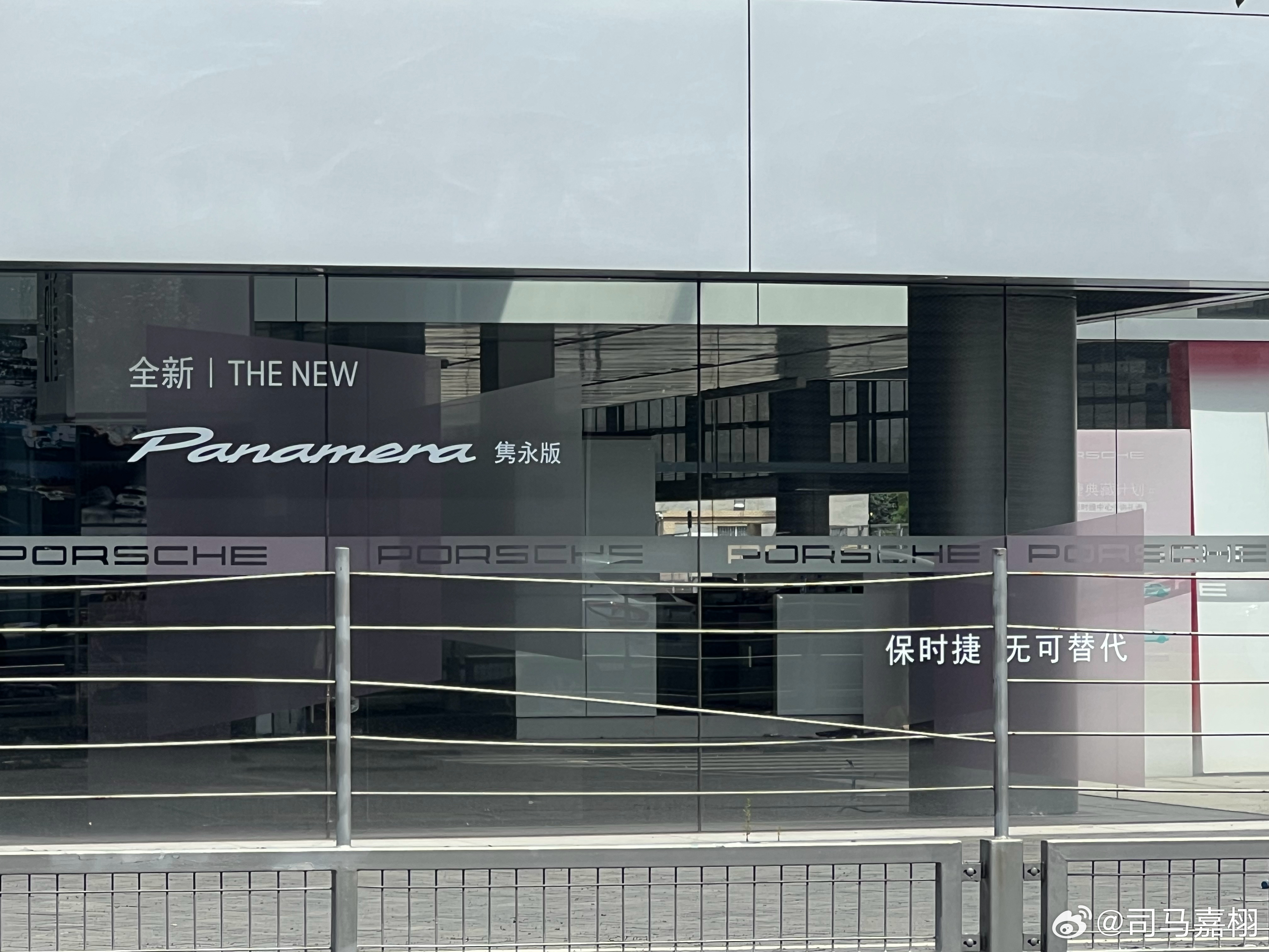 又来到了汽车园区，本地人应该认得出来，相比四年前来，二线豪华只剩了雷克萨斯(展厅
