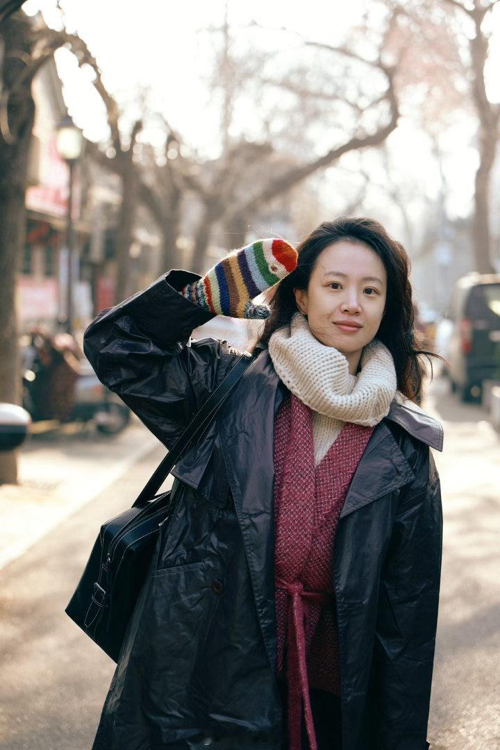 卢昱晓猫猫拳手势舞 看比猫猫拳，瞬间被萌到原地转圈！《何不同舟渡》剧组日常都是这