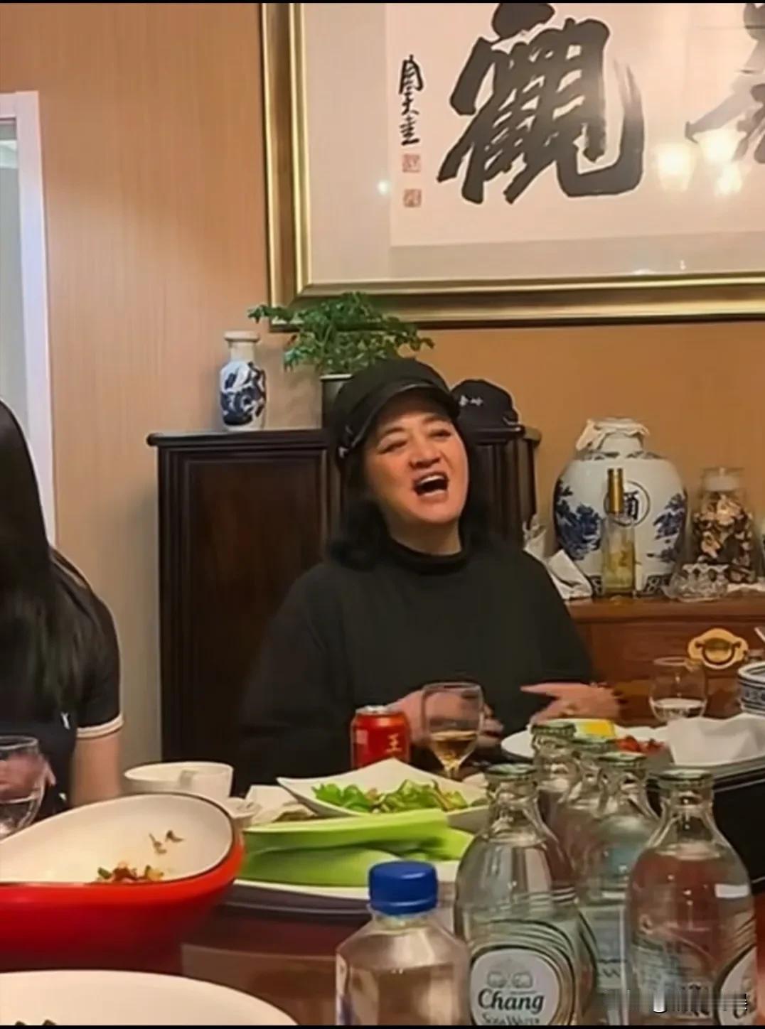 你们还记得《雪山飞狐》里的她吗？曾经的她，知名度可真不输同期的巩俐呀！
伍宇娟近
