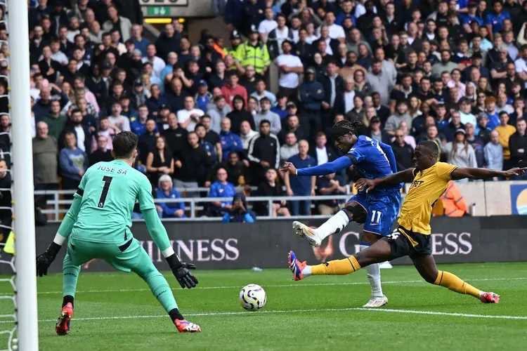 11月10日讯 在接受采访时，切尔西攻击手马杜埃凯谈到了阿森纳边锋萨卡。他表示，