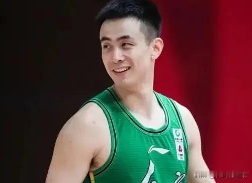 不久前，央视在对中国男篮进行采访时，报道了辽宁球员赵继伟退出集训的消息。关于这位