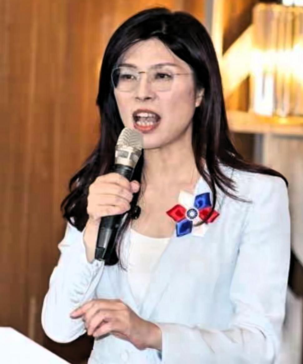 吴伯雄撂下重话！国民党给郑丽文下死命令：此行只许成功，不许失败
 
郑丽文即将于