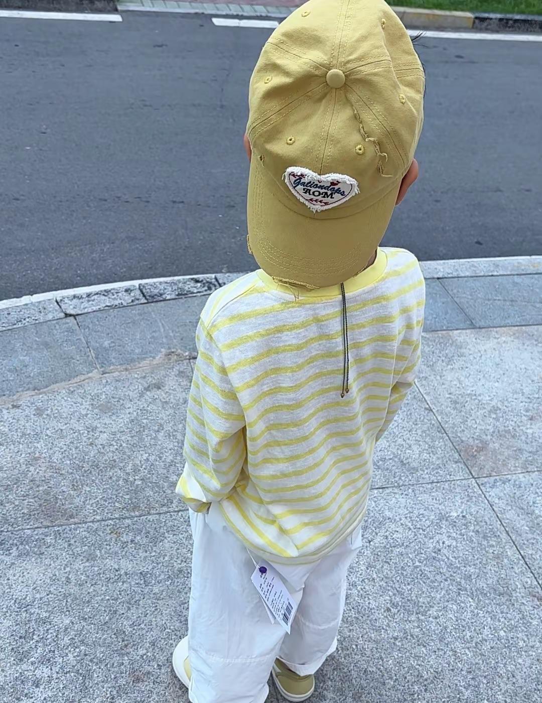 童例家的白色裤子太百搭了，和每件衣服都能搭，夏天就需要这么一条薄的长裤和防晒罩衫