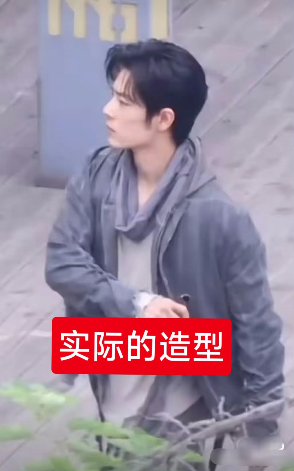 粉丝不满意肖战在《十日终焉》的造型，开始麻辣造型师。
