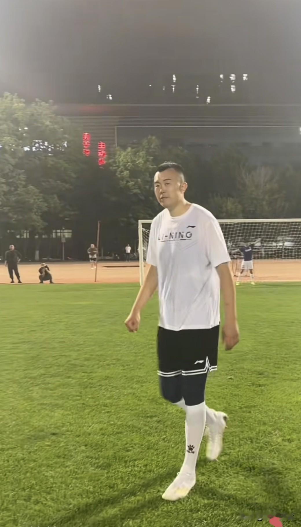 韩德君正式回归辽宁男篮。
辽宁男篮正式宣布，韩德君被球队聘为俱乐部副总经理，具体
