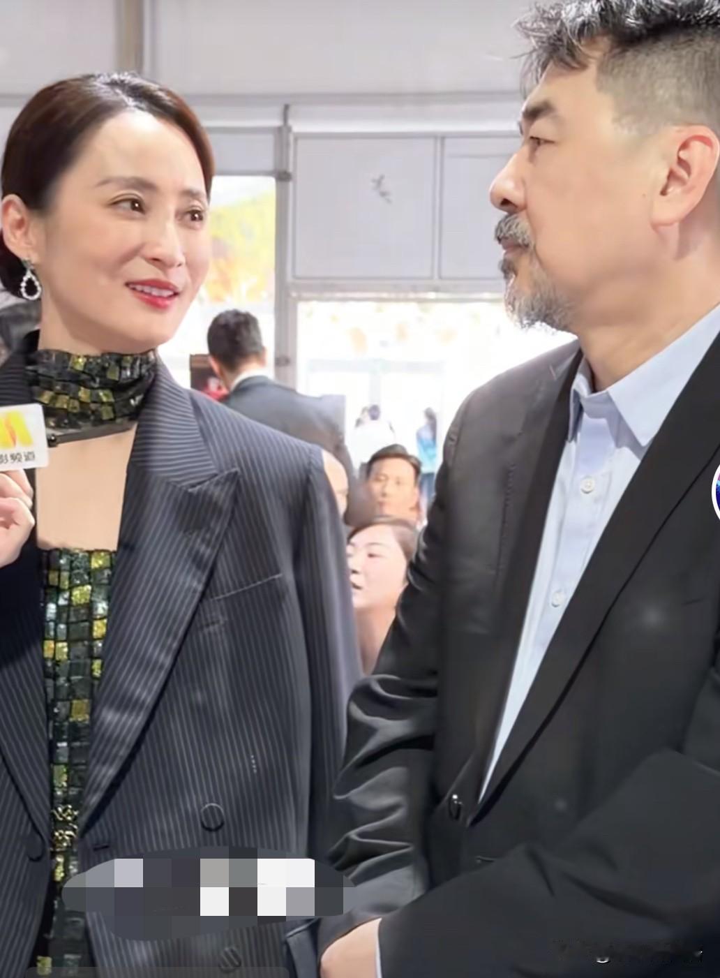 陈建斌到底是眼光独到，
娶到蒋勤勤真是赚大发了，
你看他现在犹如“风烛残年”，