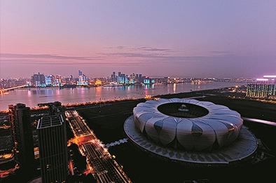 8月22日清晨，杭州一个丈夫打车去钱江江边，路上突然情绪崩溃：“我想见我老婆，我