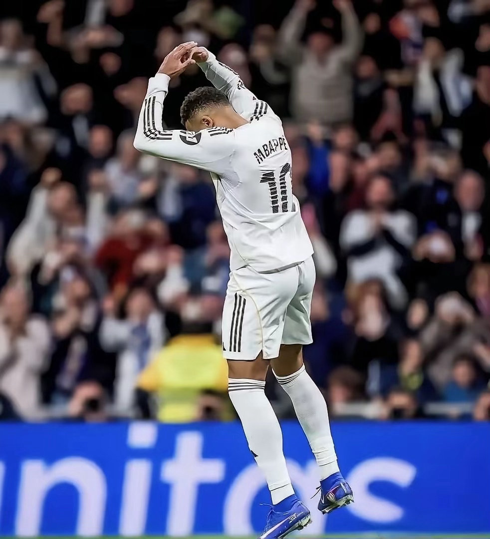 21世纪足坛最大笑话：拿姆巴佩和梅罗比！这就像拿三蹦子跟法拉利比。2009年，2