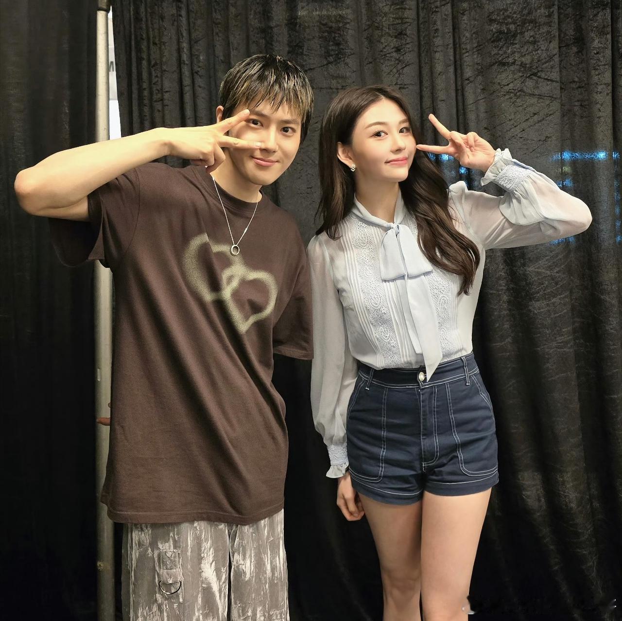 #邱淑贞女儿沈月晒与金俊勉合照##邱淑贞女儿沈月与金俊勉合照#邱淑贞女儿沈月晒与