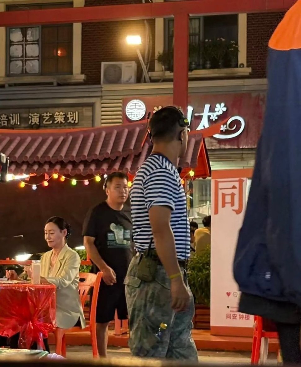 惠英红、周冬雨《疾风劲草》路透 ​​​