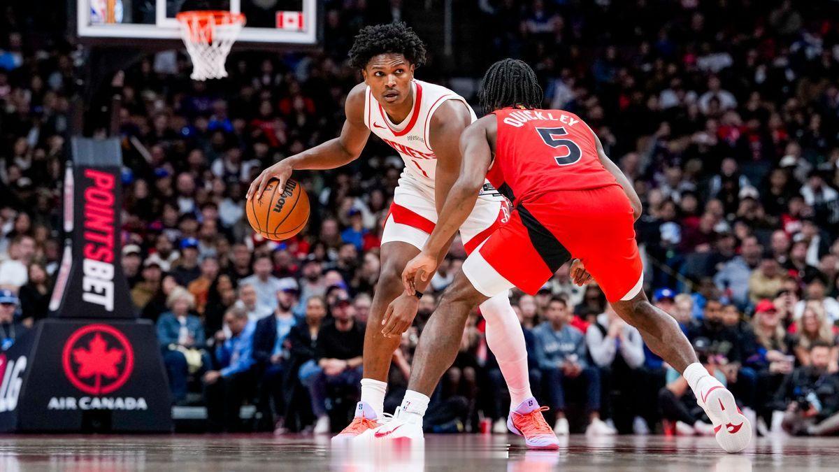 打控卫的阿门赛季前4场，场均14.5分5.3篮板5.3助攻1抢断，投篮命中率45