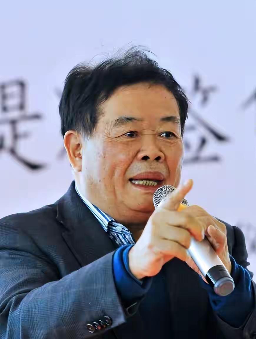 企业家曹德旺斥资办学，创办福耀科技大学。他慧眼识珠，力邀前西安交大校长王树国出任