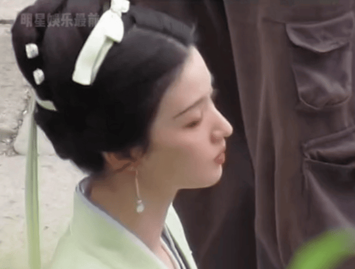 王楚然自从被喷臭脸之后就这样讨好所有人包括代拍