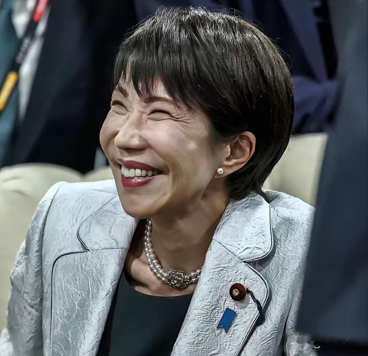 菲律宾遭遇7.9级强震，灾情牵动各方目光。6月8日，日本首相高市早苗第一时间出面