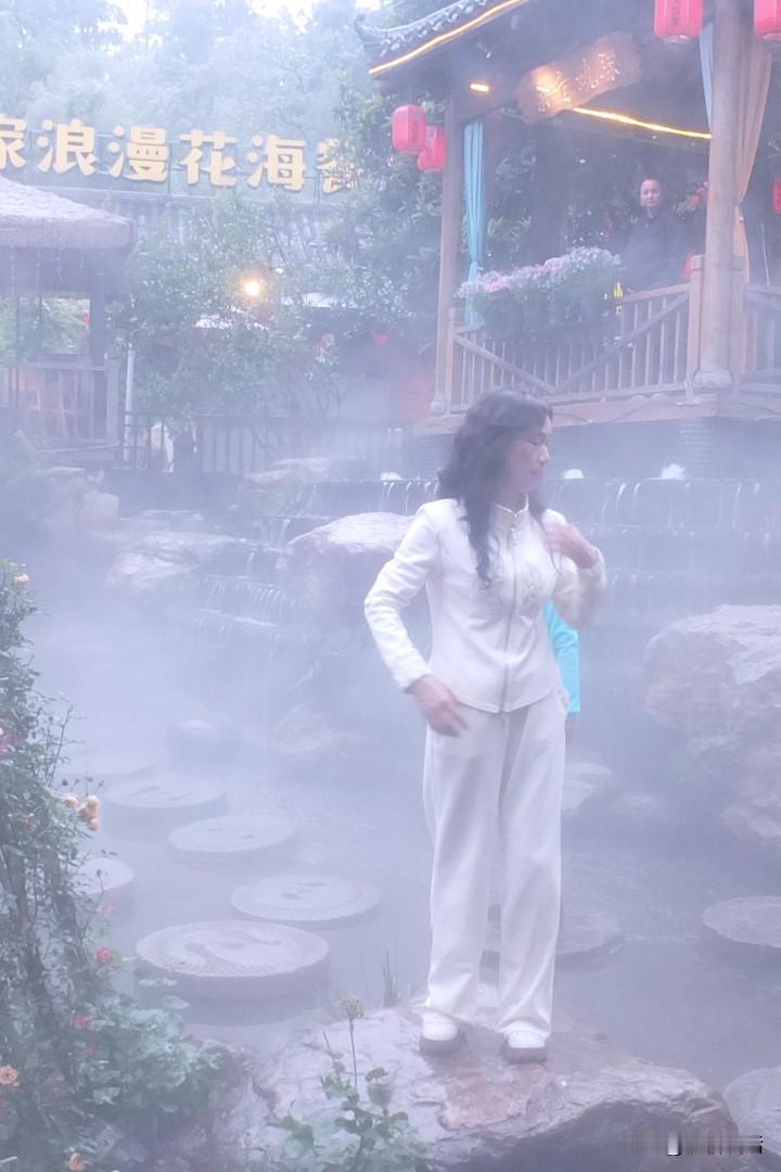 下联：风高天意深，求上联雨低地心浅。
