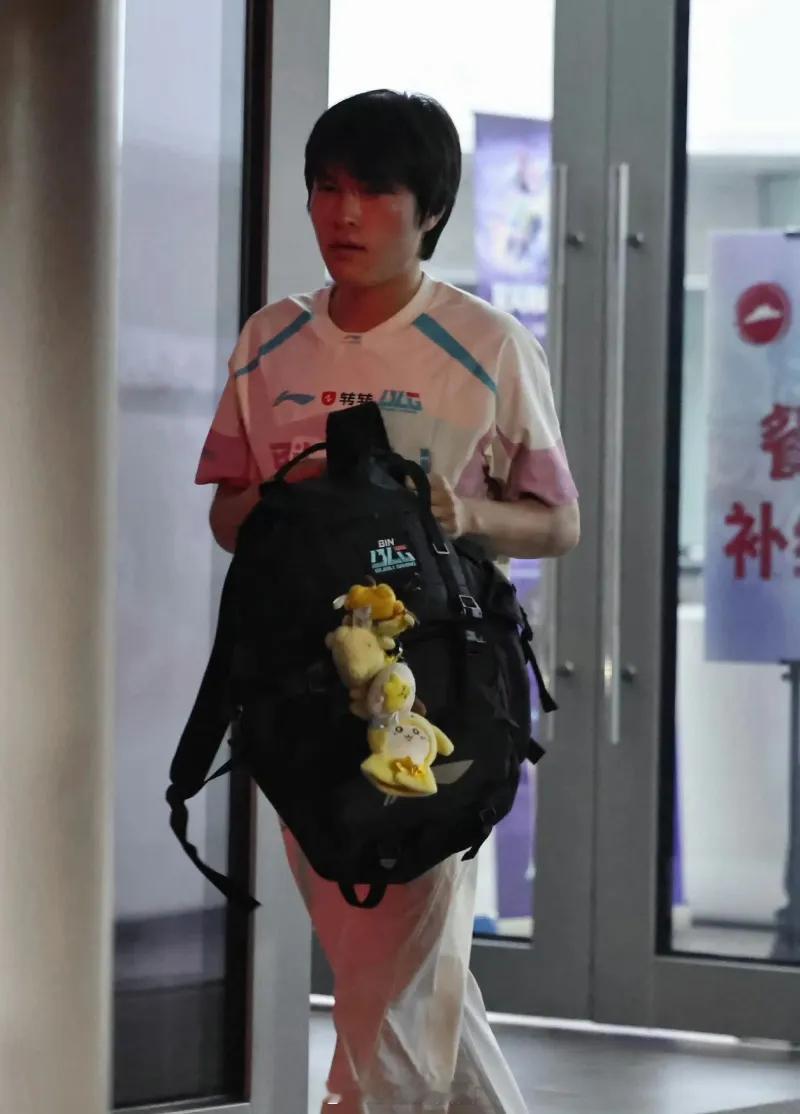 BIN哥在整容的道路上越走越远了？一开始只是双眼皮，现在看网友的对比图，鼻子也做