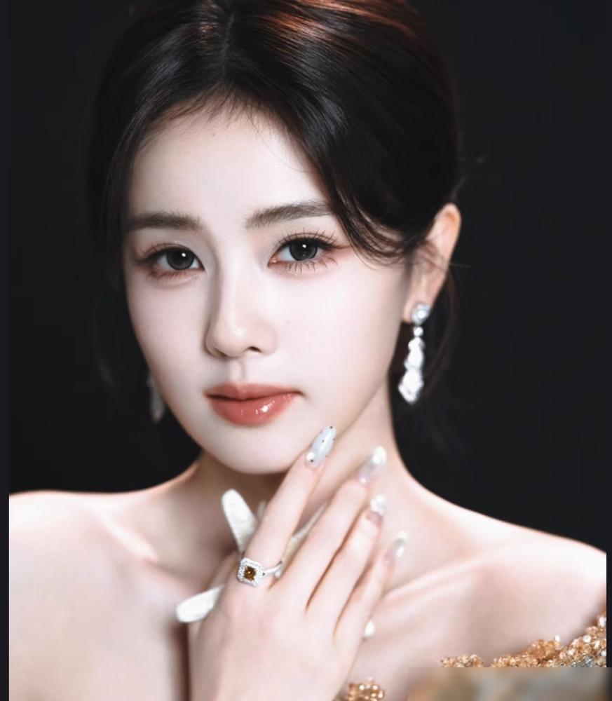 女明星为了上镜头对自己能下多狠的毒手你根本想象不到。颖儿一天只舔一粒老干妈熬日子