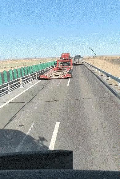 遇到这种超特种车辆，该怎么超车过去