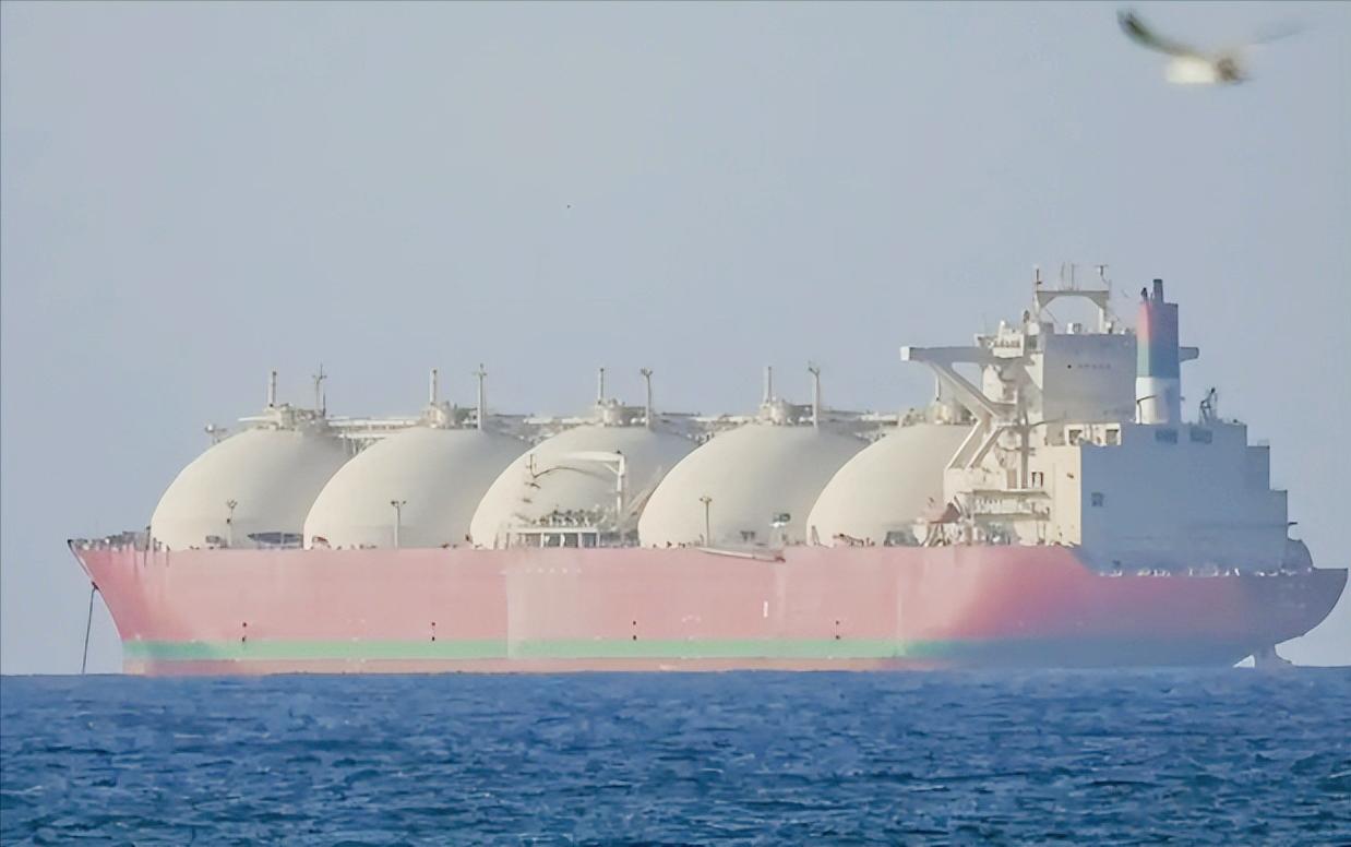 美国又给伊朗来了一记狠招，财政部直接甩出制裁清单，把伊朗石油运输相关的20多个实