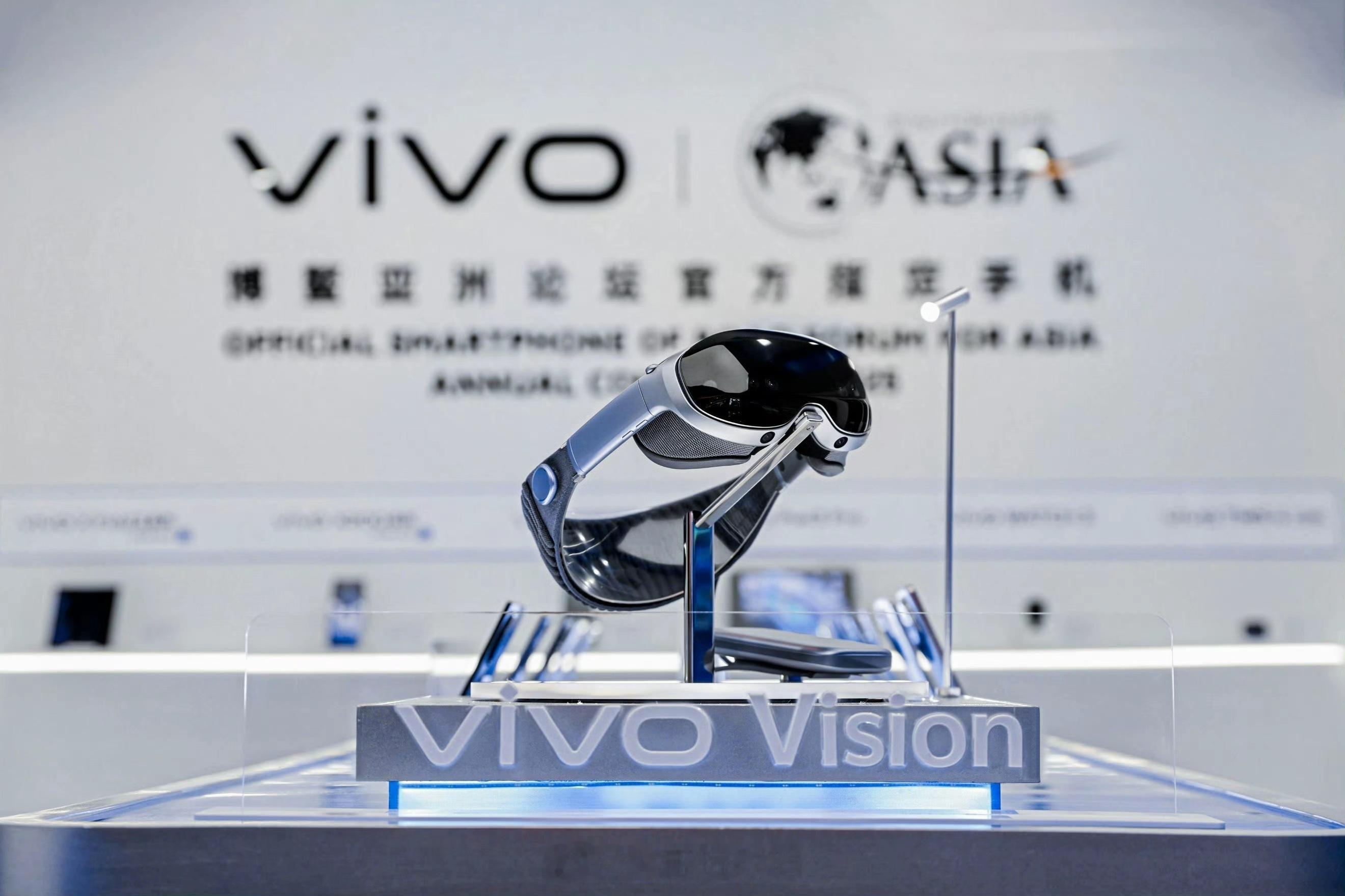 vivovision混合现实头显在博鳌亚洲论坛首秀，央视主持人也在现场体验。头戴