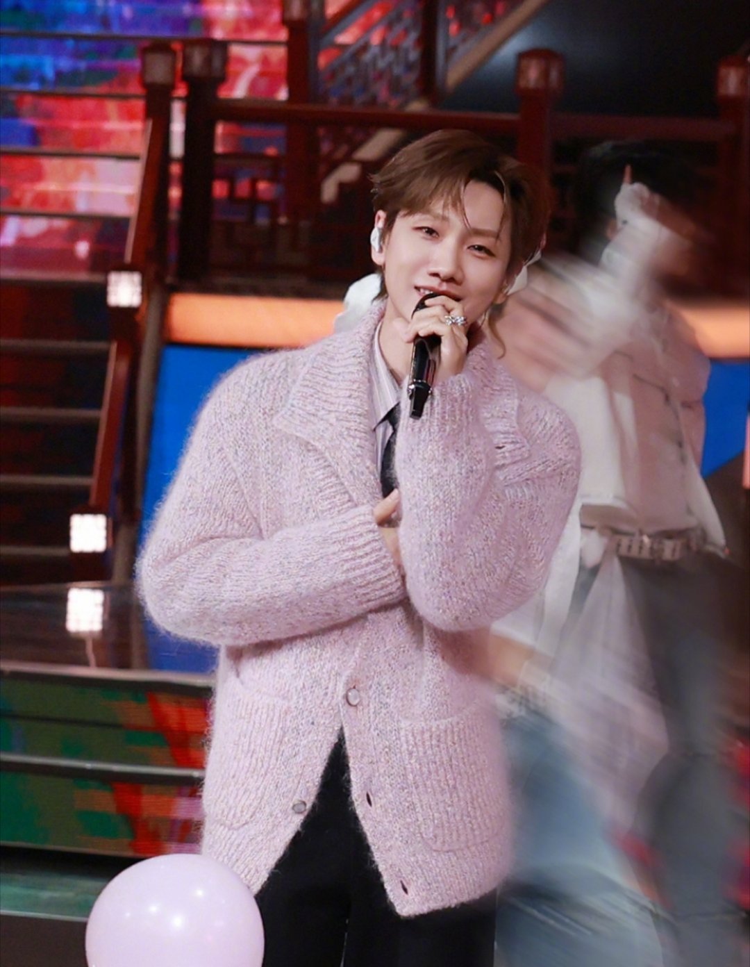 汪苏泷毛衣造型成晚会焦点，网友纷纷求同款链接！汪苏泷毛衣辽宁春晚