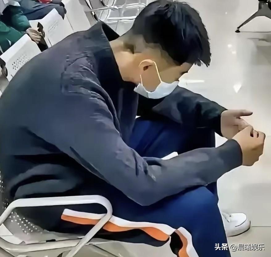 看完这件真实发生的事，真的让人瞬间破防！血缘至亲关键时刻纷纷冷眼退缩，非亲非故的