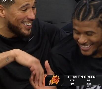 杰伦格林本赛季目前只打了3场比赛，太阳队全胜！

第一场：13分战胜快船，也是杰