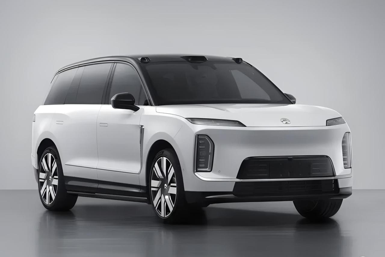 超级巨无霸，蔚来ES9来了。

车身尺寸5365x2029x1870mm，轴距3