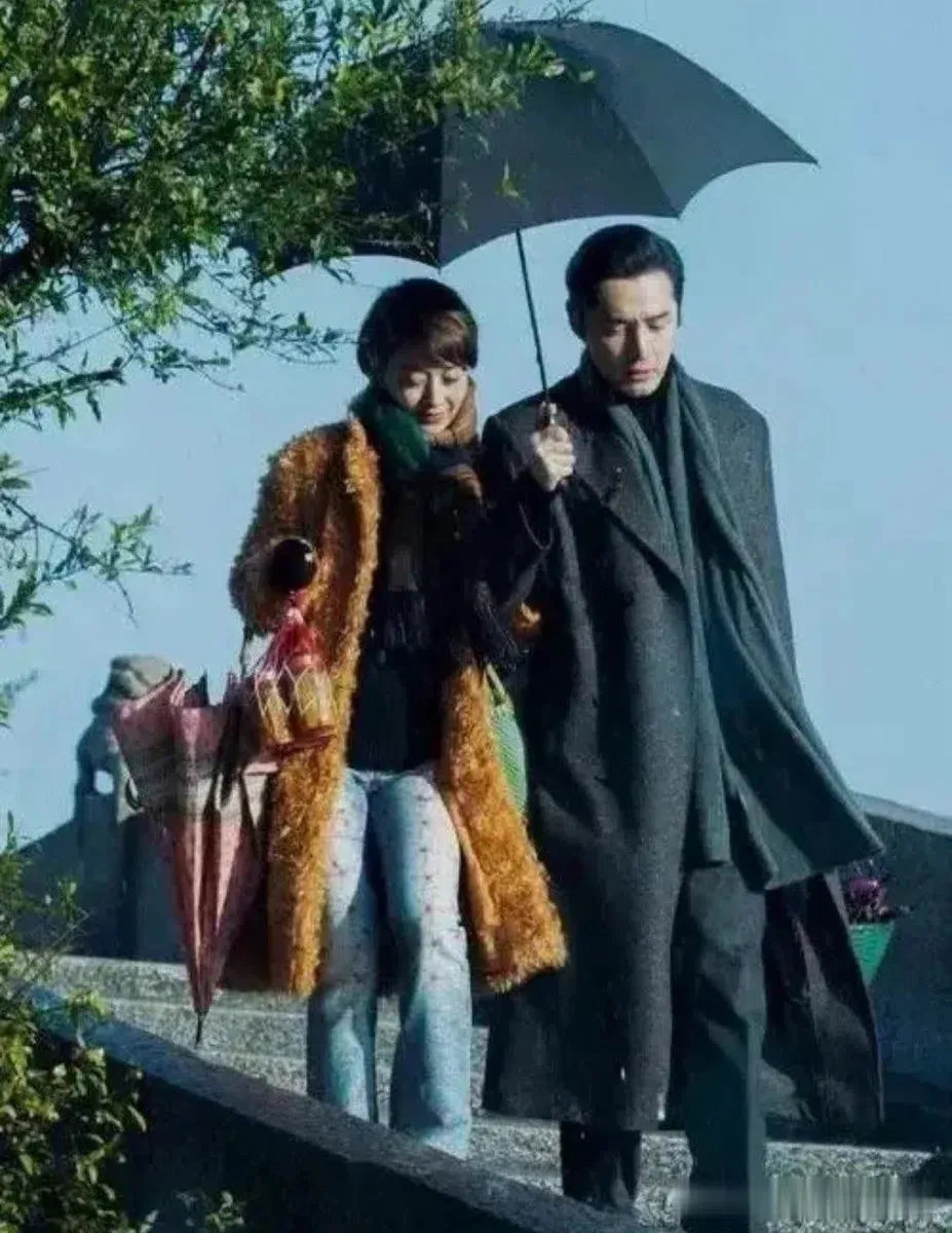 导演王家卫的神奇镜头，记录了富有意境的照片。 ​胡歌的照片真是惊艳至极，有颜才拍