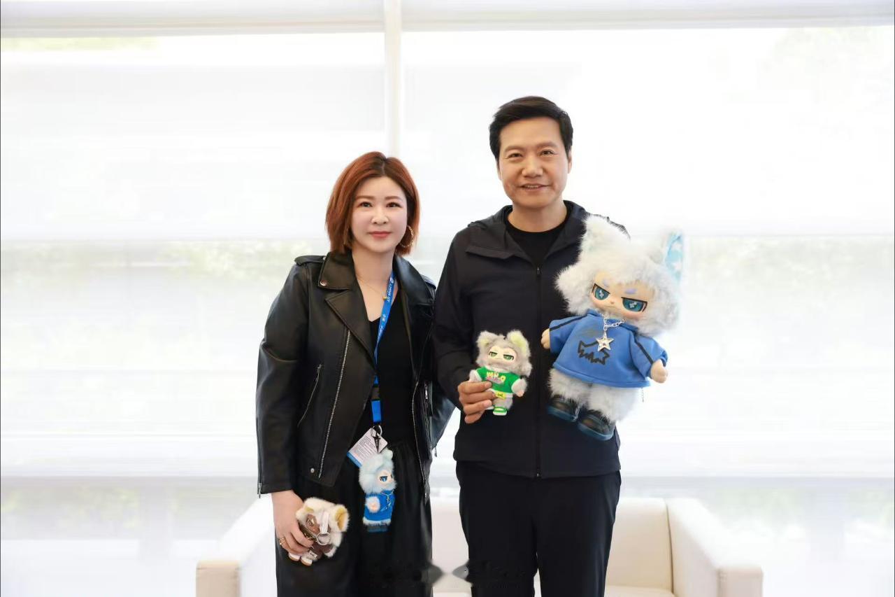 哈哈哈，我看到网友锐评，雷军来了也得给小嗷打广告。这当然不是冲着乐华和杜华的面子