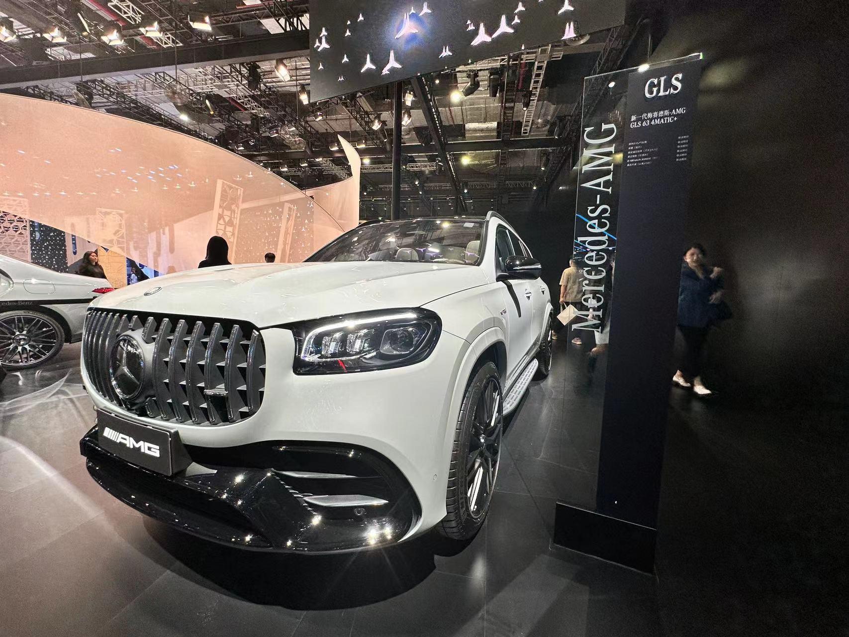 梅赛德斯AMG GLS 63 4MATIC+全球首秀新车在设计、科技与运动性能等