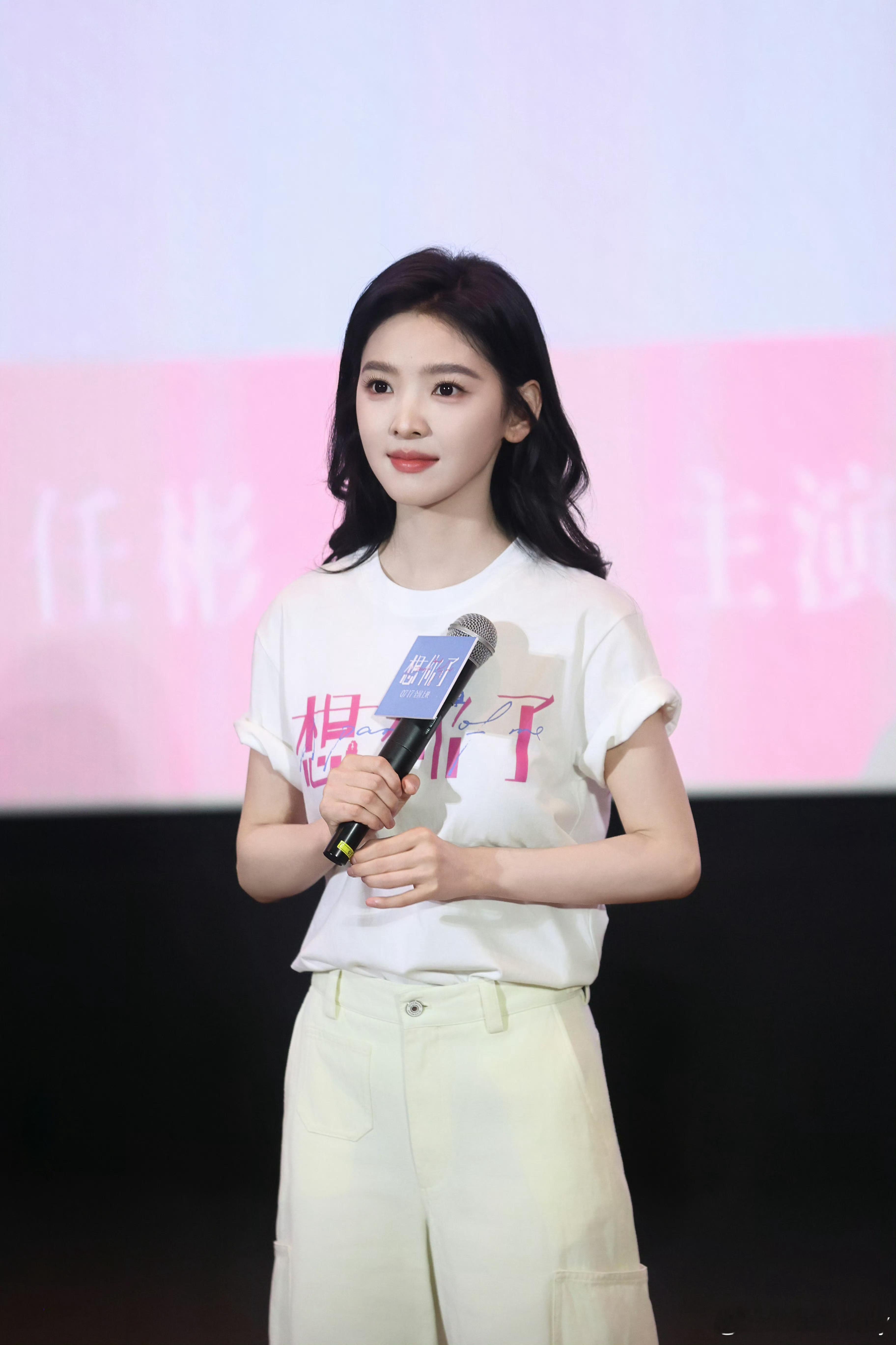 请大家看想你了夏一秒上妆章若楠想你了妆容 昨天首映给楠楠化的想你了妆容✨💄杨单