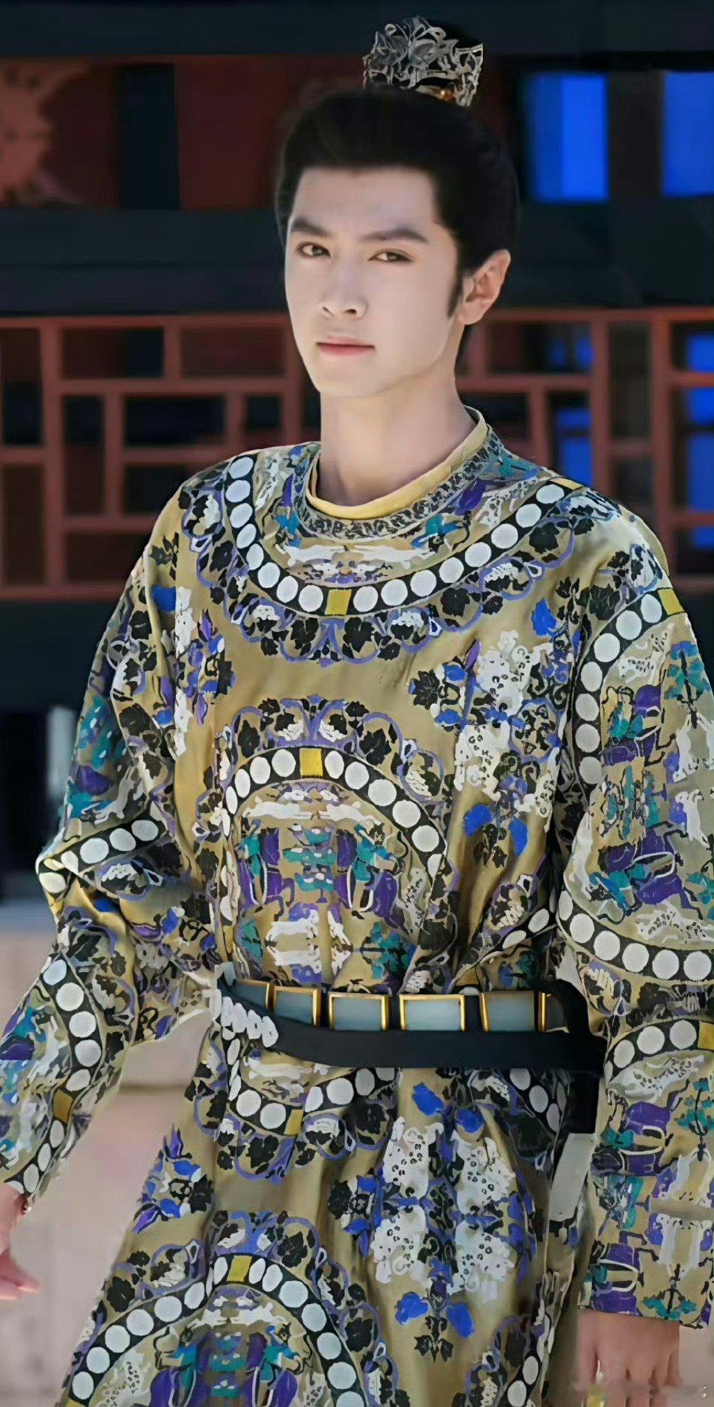 谁？这是陈哲远？江山为聘给的这衣服怎么丑丑的[无聊]陈哲远 ​​​