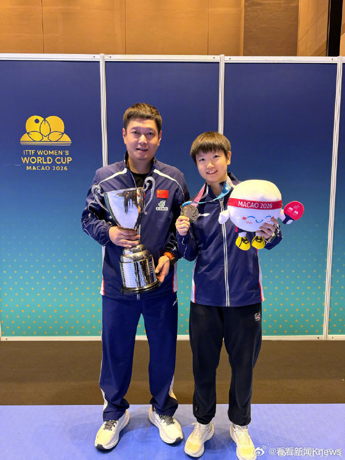 【邱贻可发文恭喜莎莎三连冠】发文：世界杯圆满收官！昨晚的澳门之夜是属于中国乒乓球