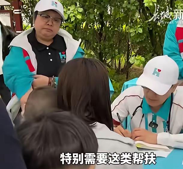 大众心声，盼慈善账目透明

韩红爱心基金会高管薪资曝光后，不少长期月捐的普通人十