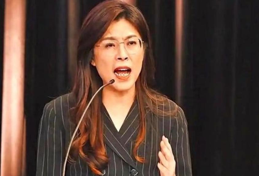 郑丽文要被撤换？根据台媒披露，国民党本土派正在酝酿在2026年底，换掉郑丽文，推