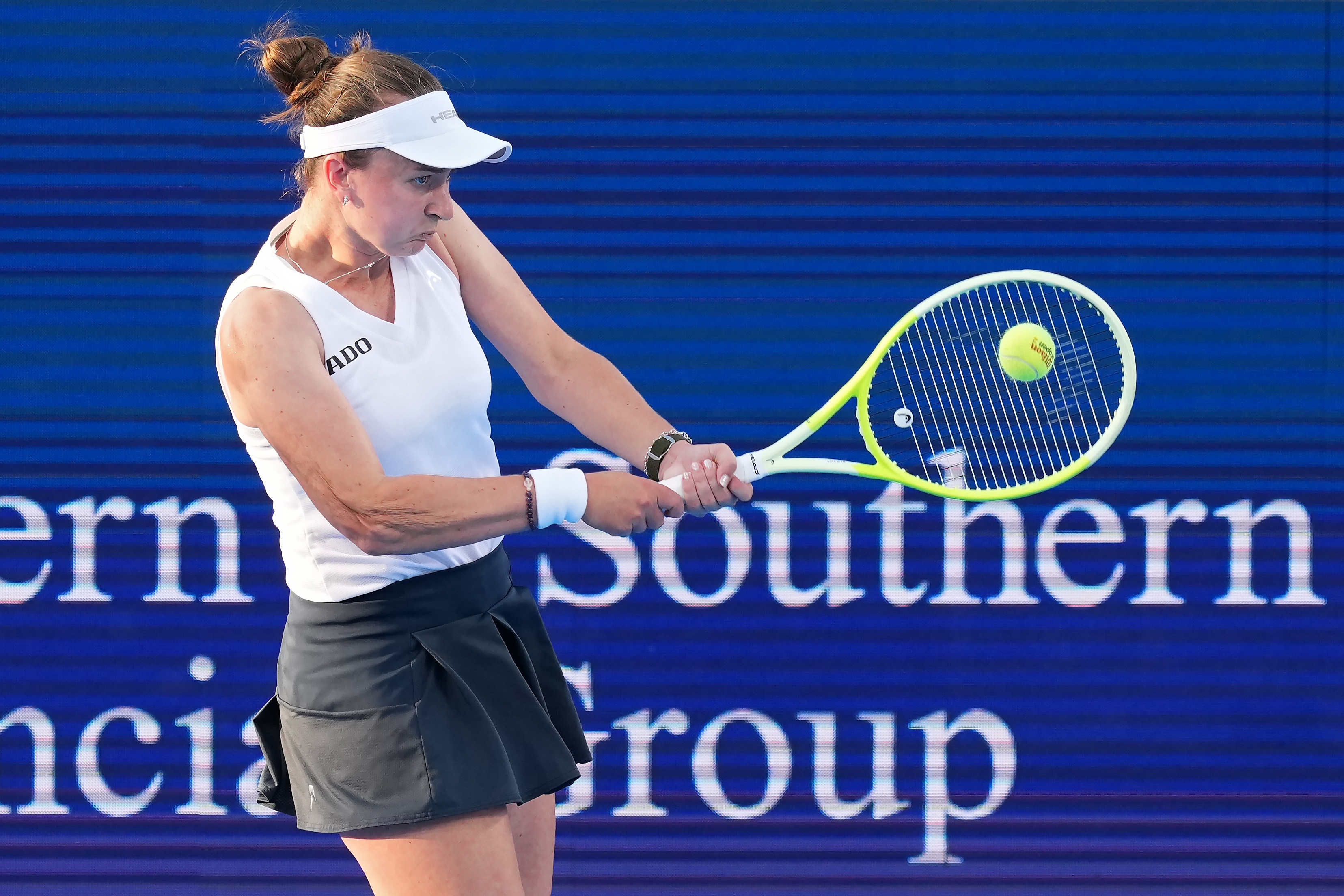 WTA1000辛辛那提站首轮，克雷吉茨科娃以6-4 4-6 6-0击败本土选手帕