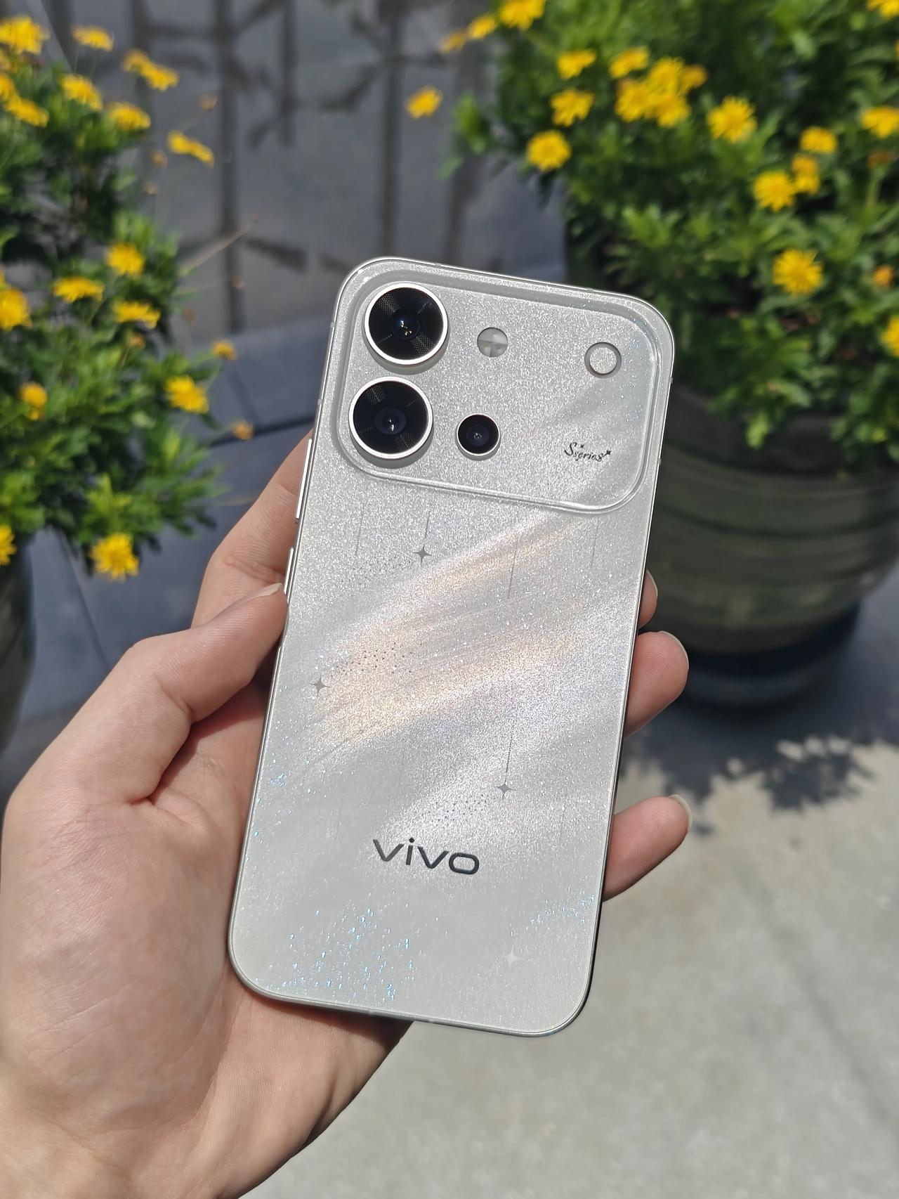 哇靠！vivo S60真机这么好看吗？！
拿到了拿到了，小田同款vivo S60