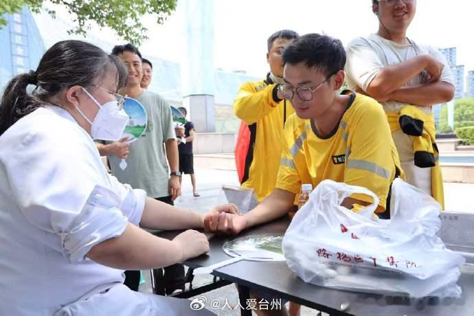 台州路桥新市民在端午民俗里找到双向奔赴的温暖 端午来临之际，台州路桥五洋社区依托