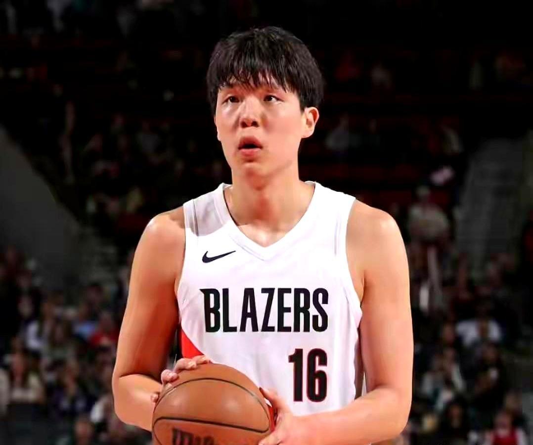 2分1板，第3次被隔扣
 
上场10分钟，镜头扫到他喘得比队徽还白。格兰特、罗威