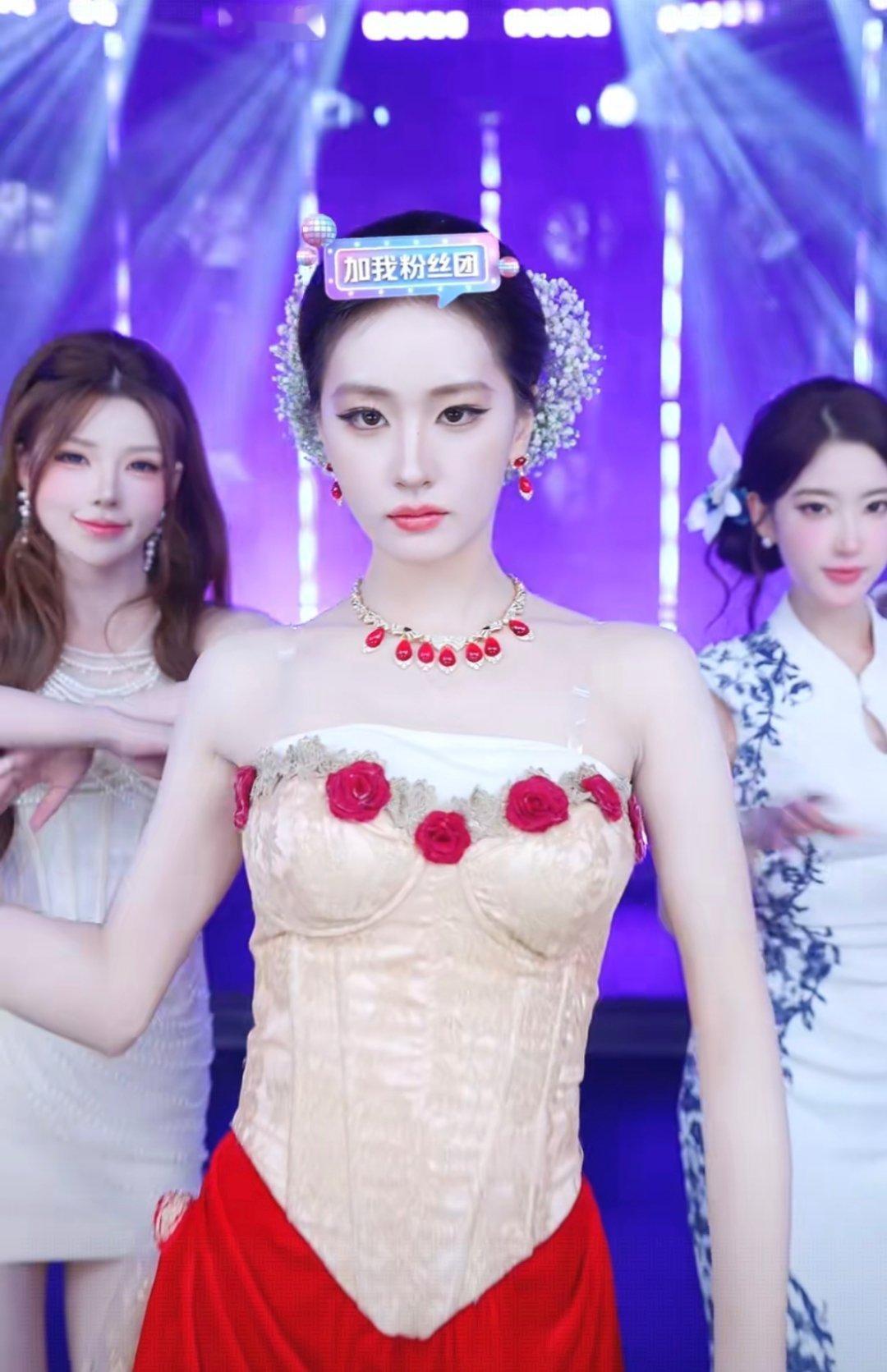 这个仿妆刘亦菲的团播，直接把满天星造型半永久了哈哈哈，不过流量确实蛮好的，直播间