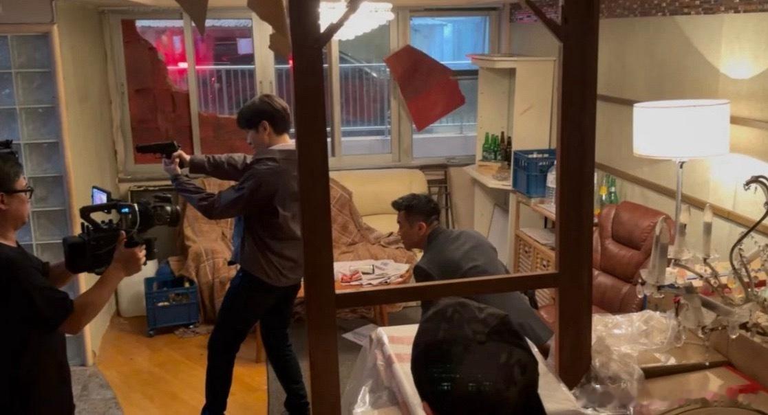 卧槽！！！林彦廷拿枪太帅了吧 