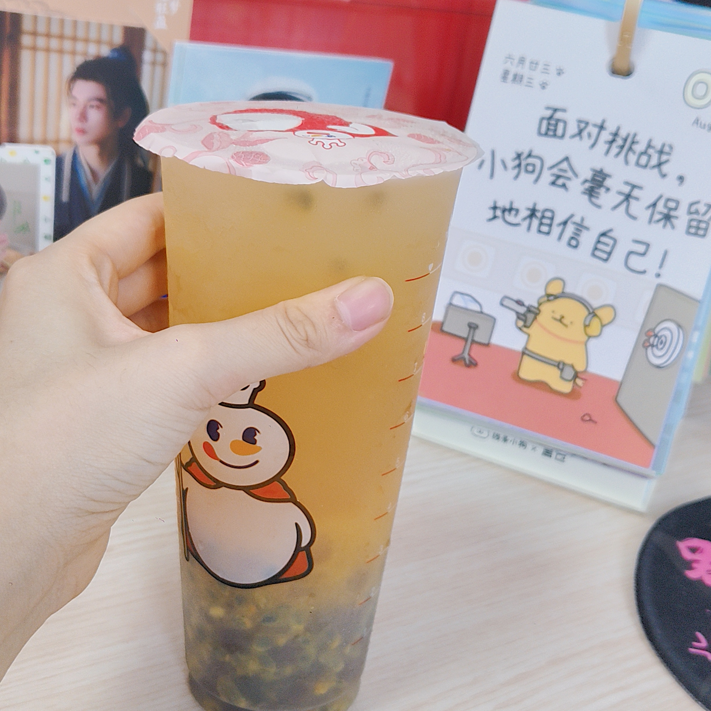 昨天百香果饮放小冰箱里，今天冻成冰碴子了🥶忘记调过档了笑鼠lucky的碎言碎语