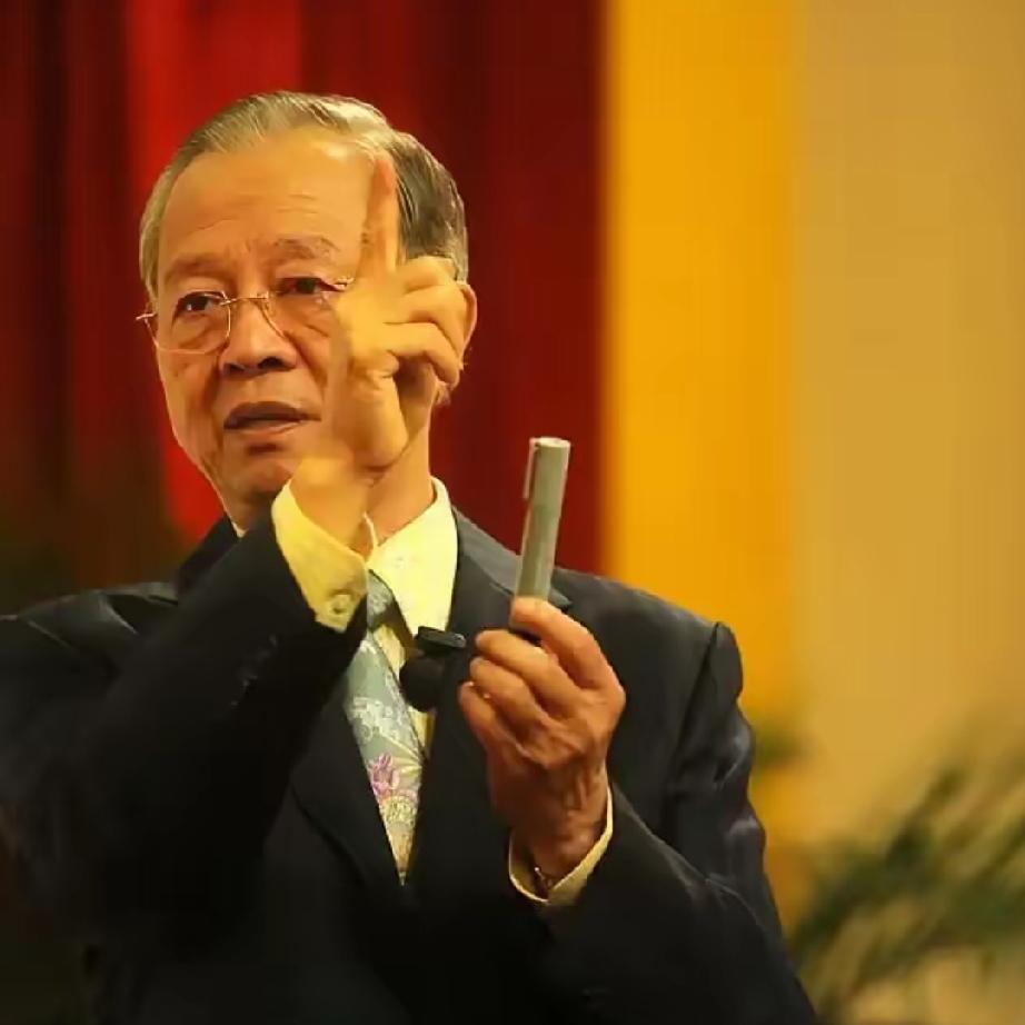 老话有言：谋一己私利，要藏，这叫业力；谋众人利好，要扬，这叫愿力。事以密成，言以