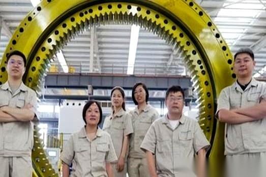 你知道吗？那个给神舟飞船造“关节”的国宝级大厂，当年差点就被11个亿给卖了。
对