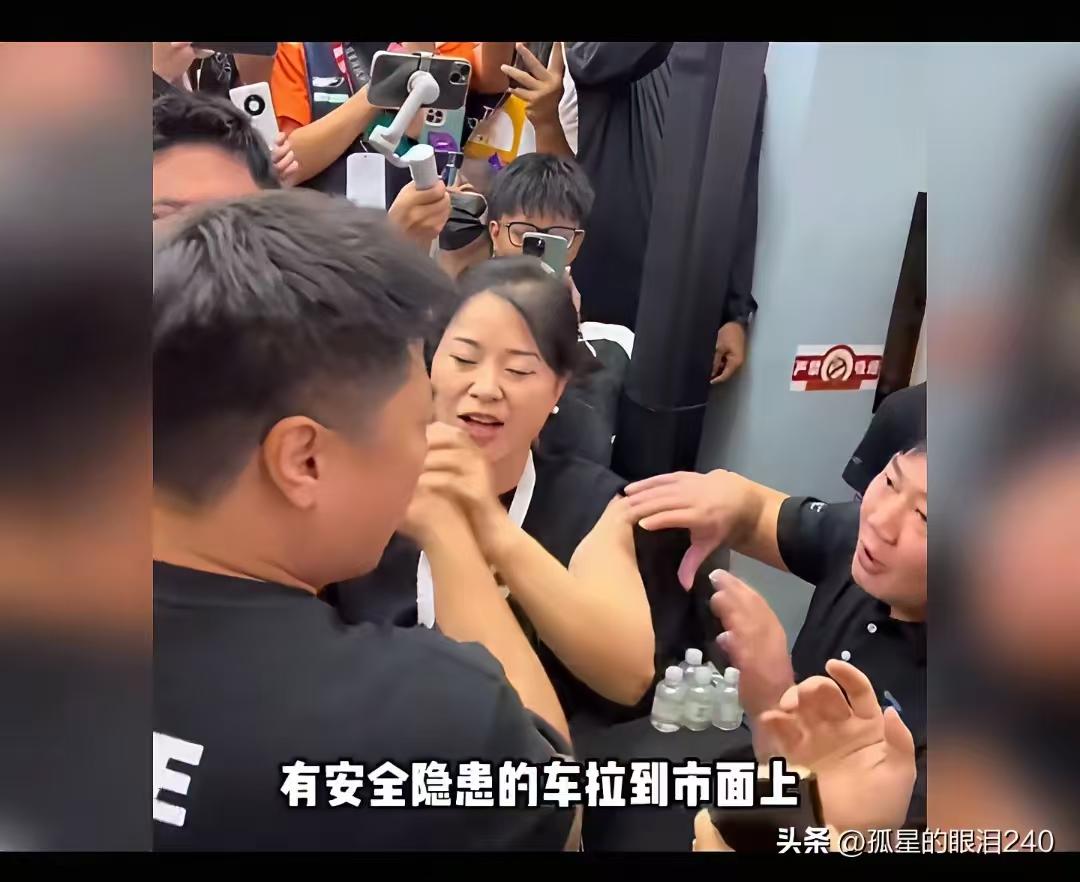 王铸在重庆摩博会上大闹一场。王铸正好代表专家，张雪代表民科，专家干不过民科，就是