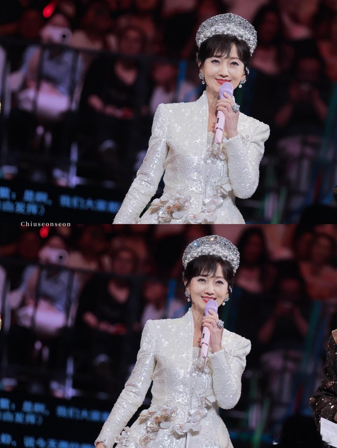 赵雅芝小小的脸上全是五官 自带优雅气质还自带可爱滤镜，精致五官配上呆萌傻笑，姐姐