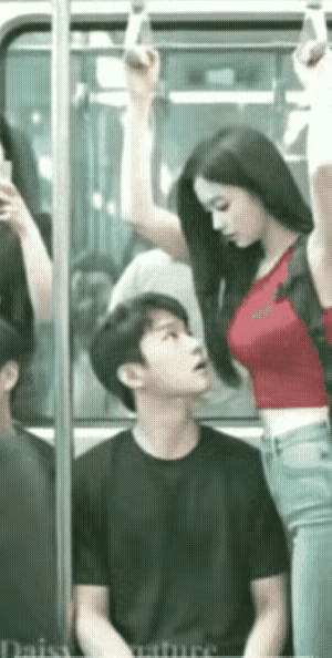 小帅哥是害羞了吗？