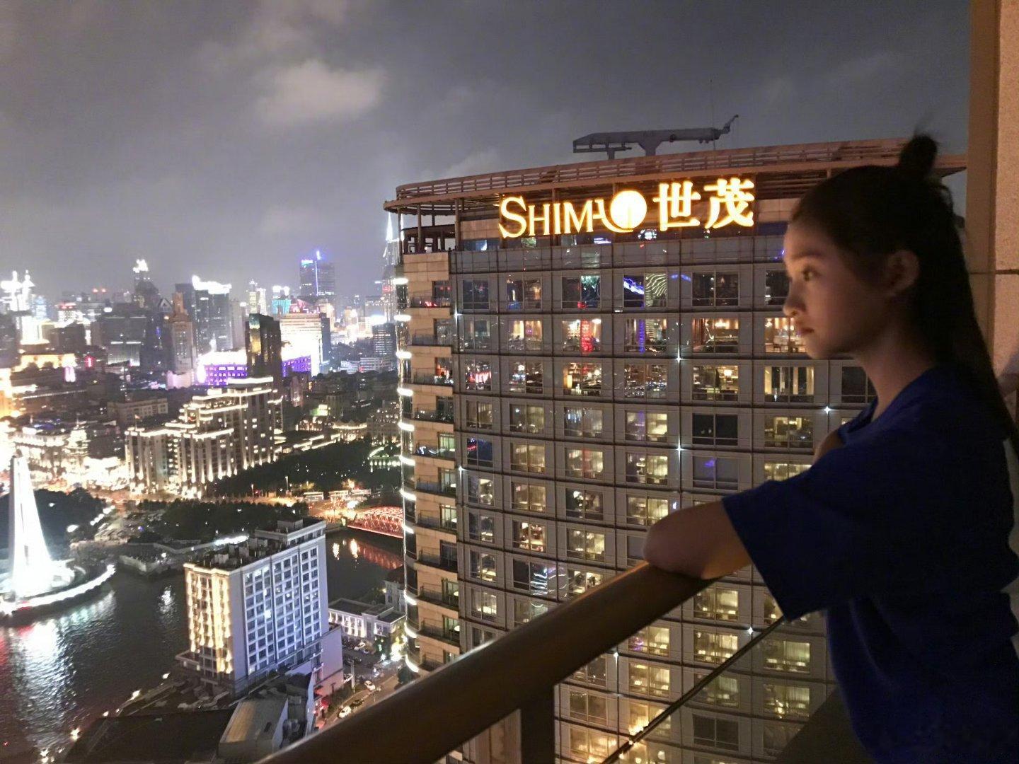 关晓彤  gxt  关晓彤耀眼 gxt  关晓彤晴也  晚霞照在你身上，就是光与